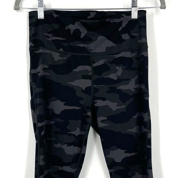 Athleta Black Camo Leggings Crop Length Size Small - Picture 4 of 6